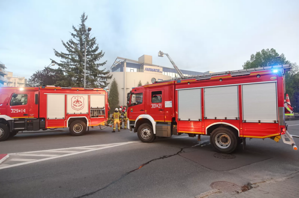 Pożar hali magazynowej w Katowicach. Składowano tam hulajnogi elektryczne