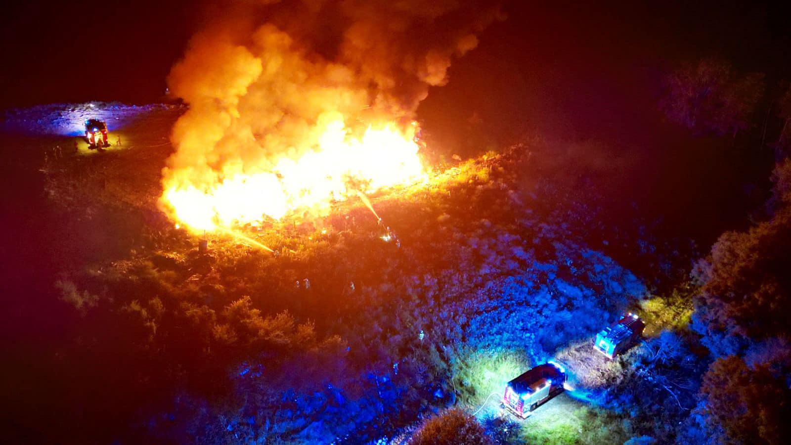Pożar składowiska odpadów w Szymiszowie: blisko 100 strażaków w akcji