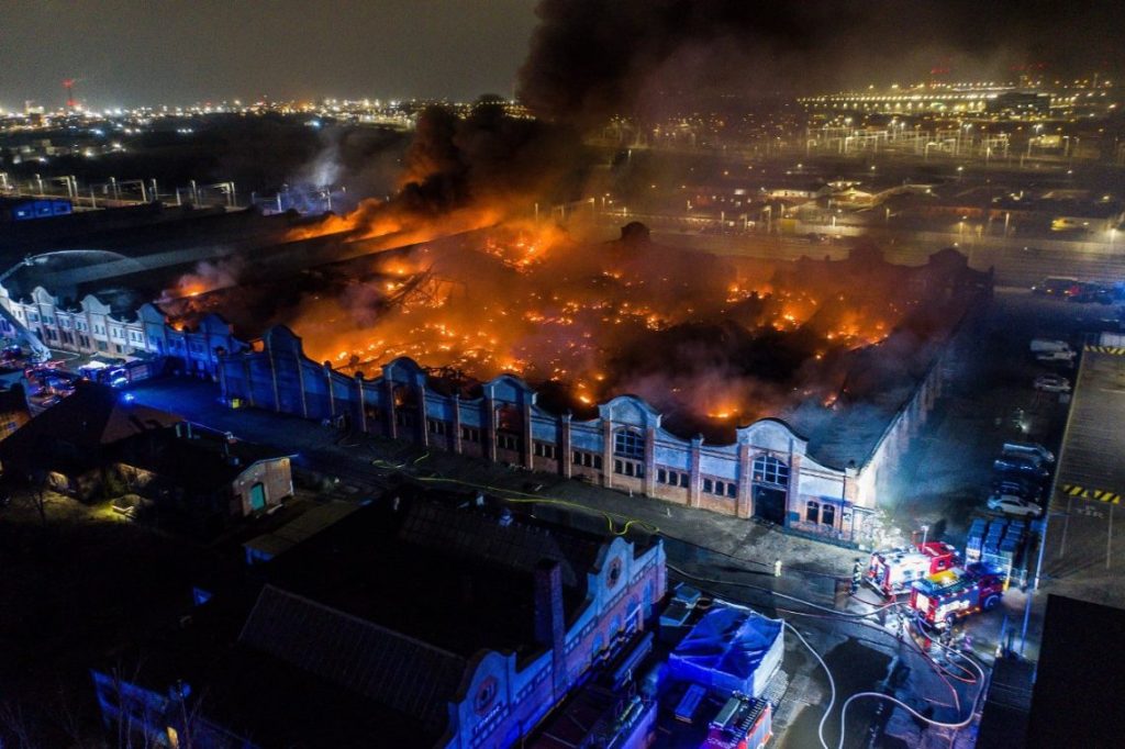 Gdańsk: potężny pożar kompleksu hal