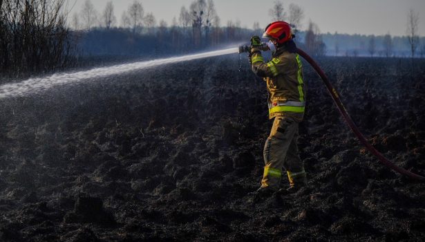 Pożar w Biebrzańskim Parku Narodowym objął już 450 hektarów