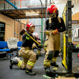 W_AKCJI_2_25_Michal_Baranowski_SILOWE_OTWIERANIE_DRZWI_FOT_1