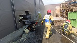 Pożar hali magazynowej w zakładzie spożywczym w Mierzynie