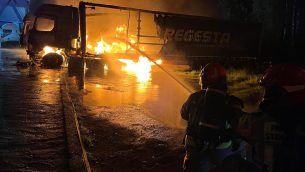 Pożar czterech ciężarówek w Mysłowicach – nocna akcja strażaków