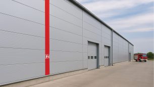 W_AKCJI_3_25_Marek_Zloto_NOWE_OZNAKOWANIE_BUDYNKOW_PO_OSTATNICH_POZARACH_HAL_FOT_1