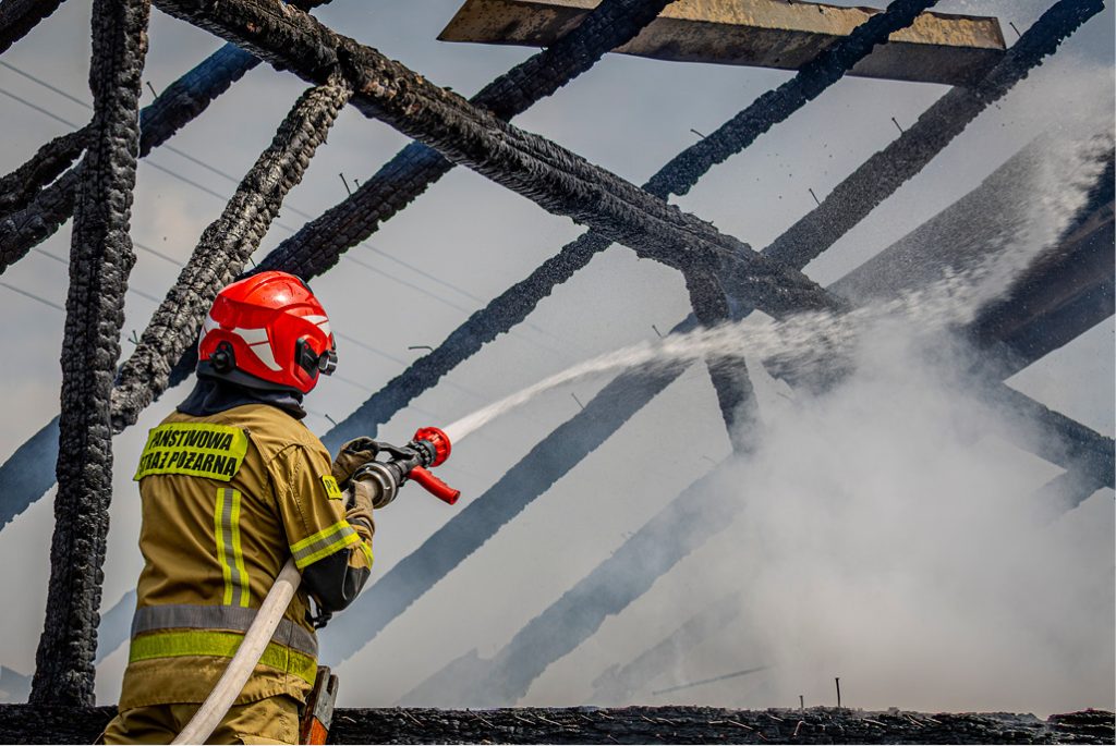 Zawsze chciałem pokazywać strażaków takimi, jakimi są naprawdę – rozmowa z twórcą projektu „Mundury w akcji”