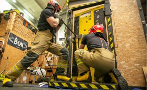 WAK_4_25_Michal_Baranowski_SILOWE_OTWIERANIE_DRZWI_W_PRAKTYCE_1