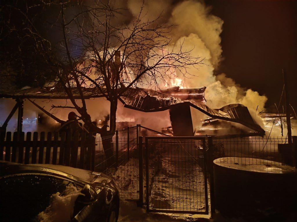 Tragiczny pożar domu w Pasiecznikach Dużych. Zginęli matka i jej 11-letni syn