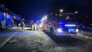 Pożar elewacji budynku wielorodzinnego w Bielsku-Białej. Interwencja pięciu zastępów PSP