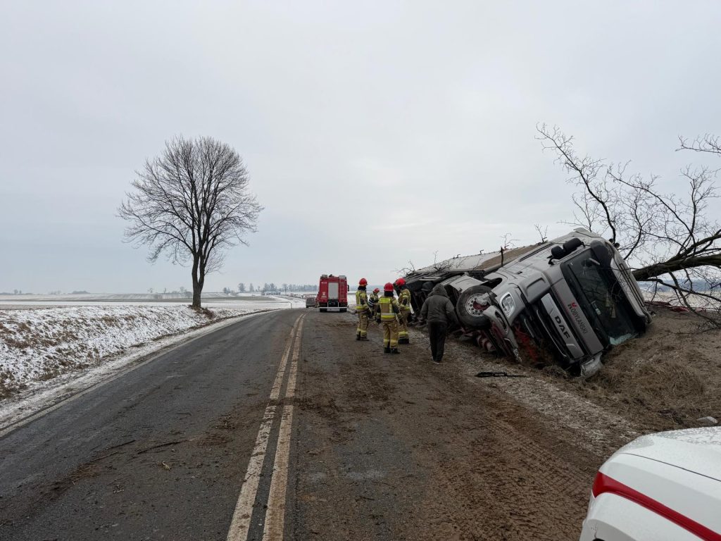 Śmiertelny wypadek na DK41 między Wierzbięcicami a Piorunkowicami. Nie żyje kierująca samochodem osobowym