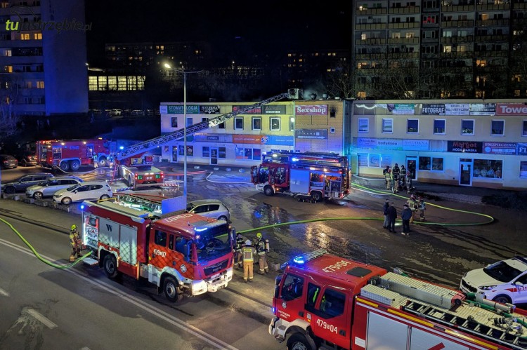 Pożar solarium w pasażu handlowym w Jastrzębiu-Zdroju