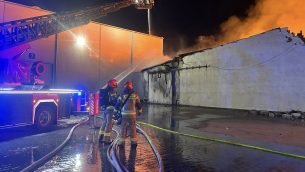 Pożar hal w Bramkach pod Warszawą. Ponad 50 zastępów PSP i OSP w akcji gaśniczej