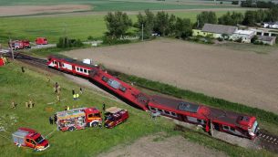 Katastrofa kolejowa w Garbatce. Wykolejenie pociągu relacji Rogoźno-Poznań i tragiczny pożar ciężarówki