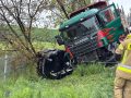 Poważny wypadek na DK40 w Starych Kotkowicach. Czołowe zderzenie osobówki z ciężarówką