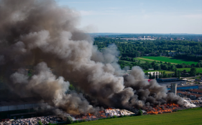 Ogromny pożar składowiska odpadów w Chorzowie. W ogniu stanęło około 400 ton śmieci