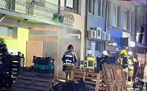 Pożar lokalu usługowo-handlowego w Suchej Beskidzkiej. Siedem zastępów straży pożarnej w akcji