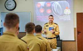 WAK_3_26_w_akcji_Hubert_Ciepły_KOMUNIKACJA_MEDIALNA_KDR_ELEMENT_ZARZADZANIA_INFORMACJA_FOT_1