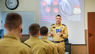 WAK_3_26_w_akcji_Hubert_Ciepły_KOMUNIKACJA_MEDIALNA_KDR_ELEMENT_ZARZADZANIA_INFORMACJA_FOT_1