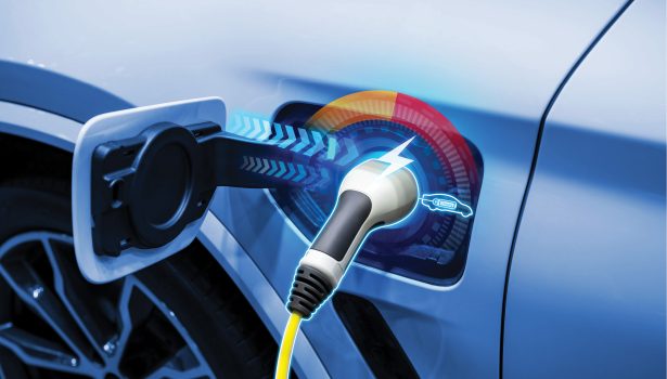 WAK_3_26_komentarz_eksperta_Norbert_Tusnio_POZARY_POJAZDOW_ELEKTRYCZNYCH_iStock-2157121066